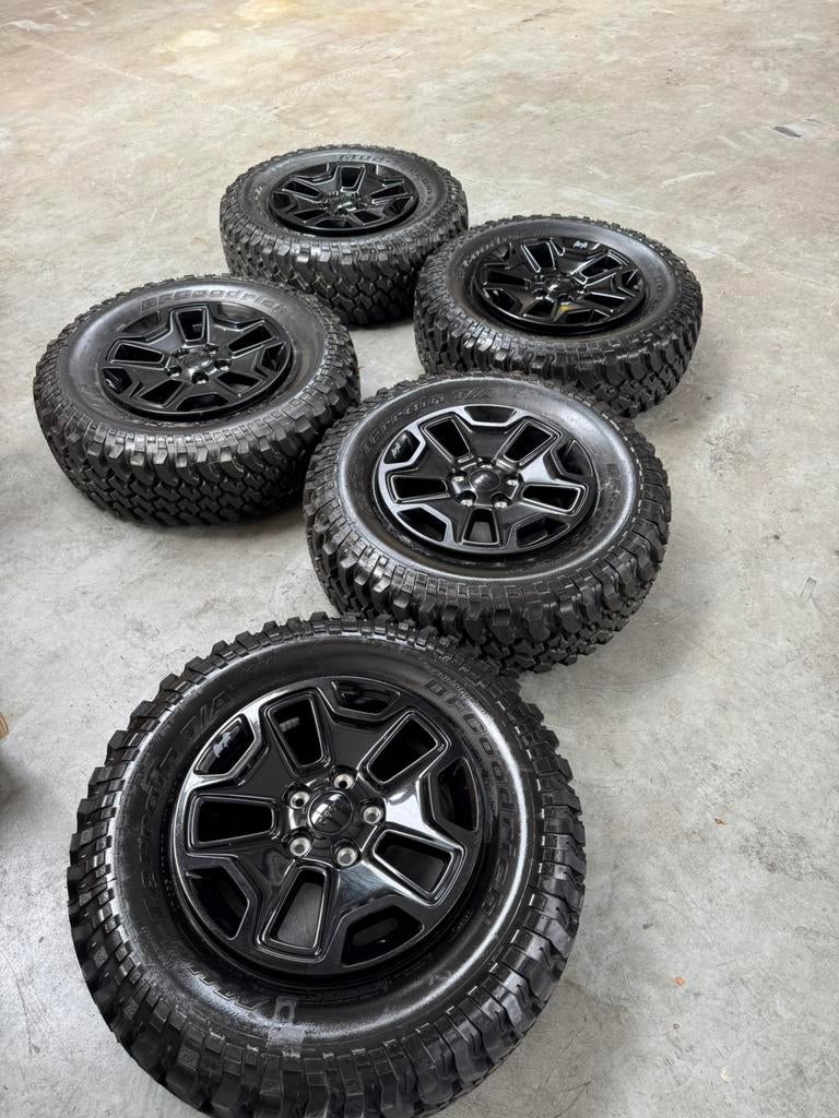Jeep Wrangler JK velgenset + banden te koop – 5 stuks, 255 mm, Banden en Velgen, Nieuw, 17 inch