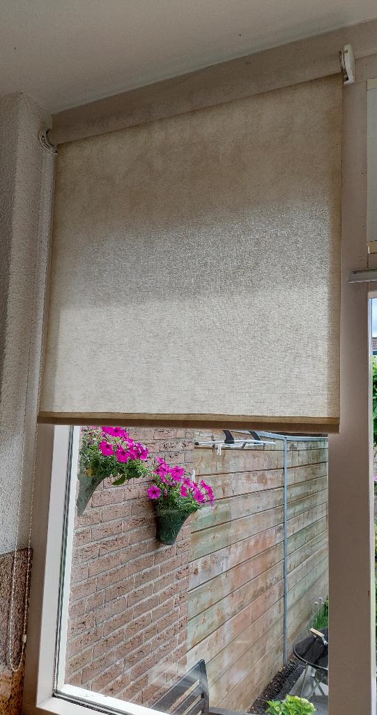 Rolgordijntje (merk: Erpe) 68.8 br x 1.70 hoog, Creme gemêleerd, Zo goed als nieuw, Crème, 150 tot 200 cm