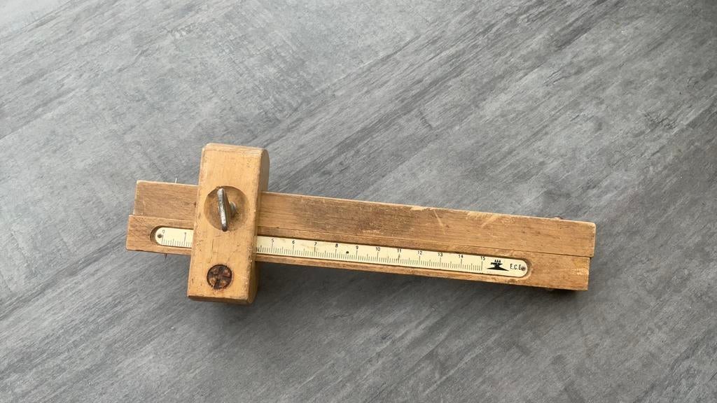 Oud meetgereedschap timmerman., Ophalen