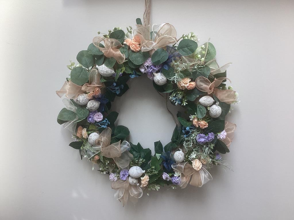 Unieke handgemaakte krans met zijde bloemetjes en lint, Ophalen of Verzenden, Gebruikt