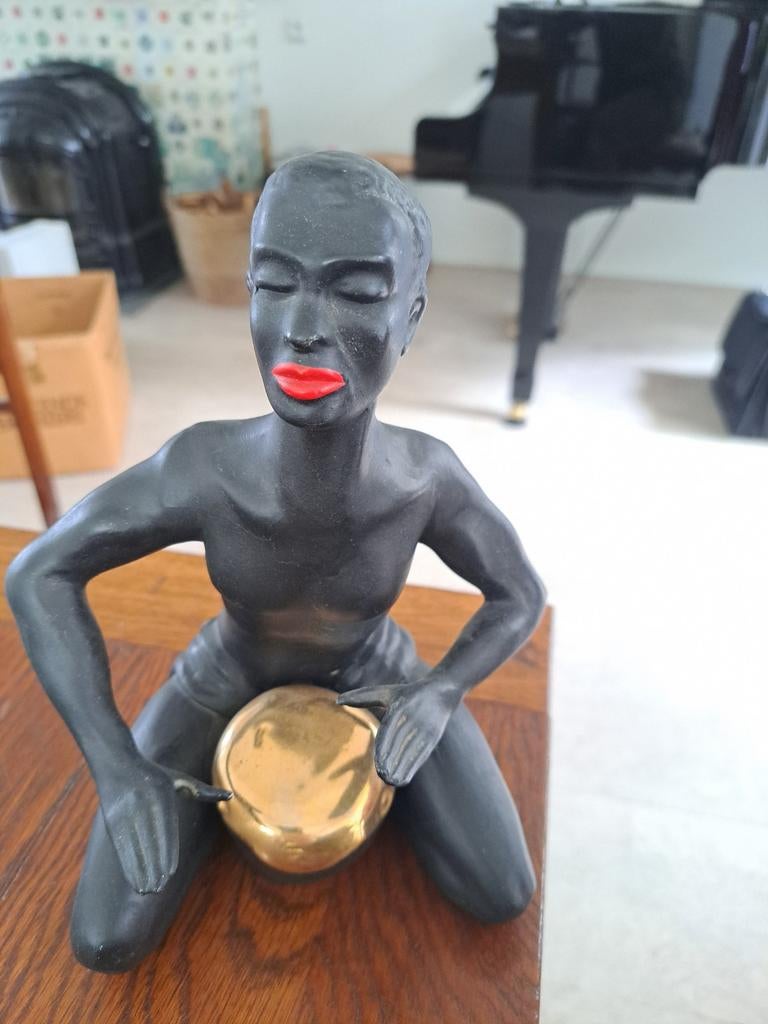 Jema Holland beeldje 568 - Zittende jongen, Ophalen