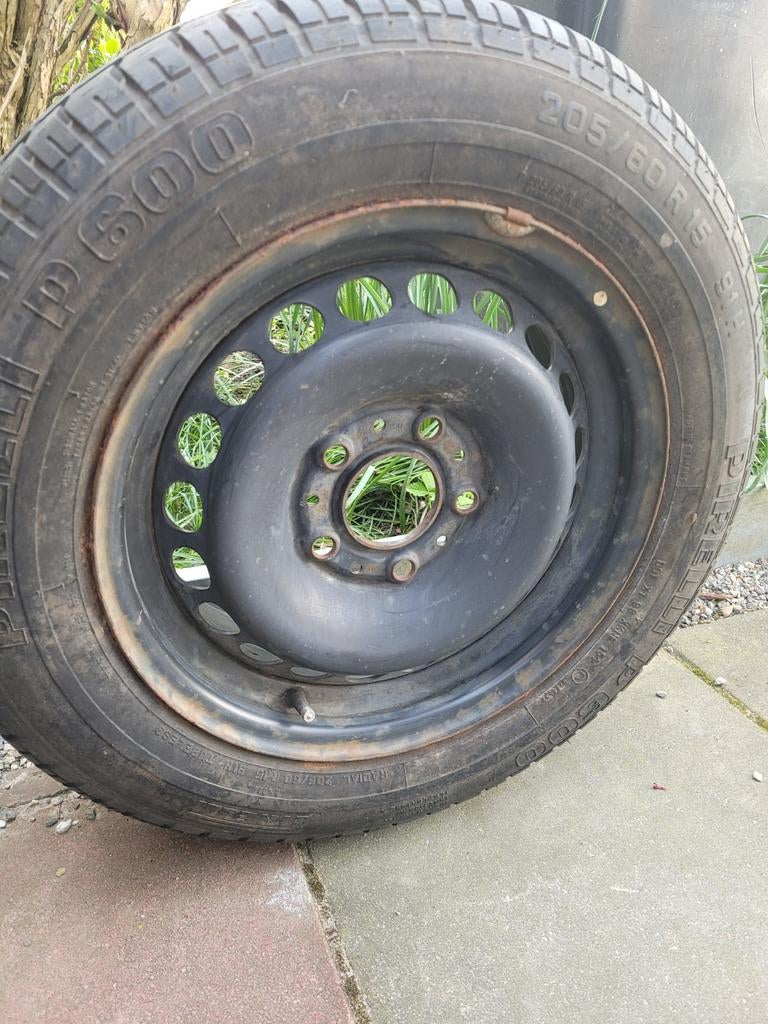 1 x Pirelli P 600 205/60/15 inch steek 5 x 114, Ophalen