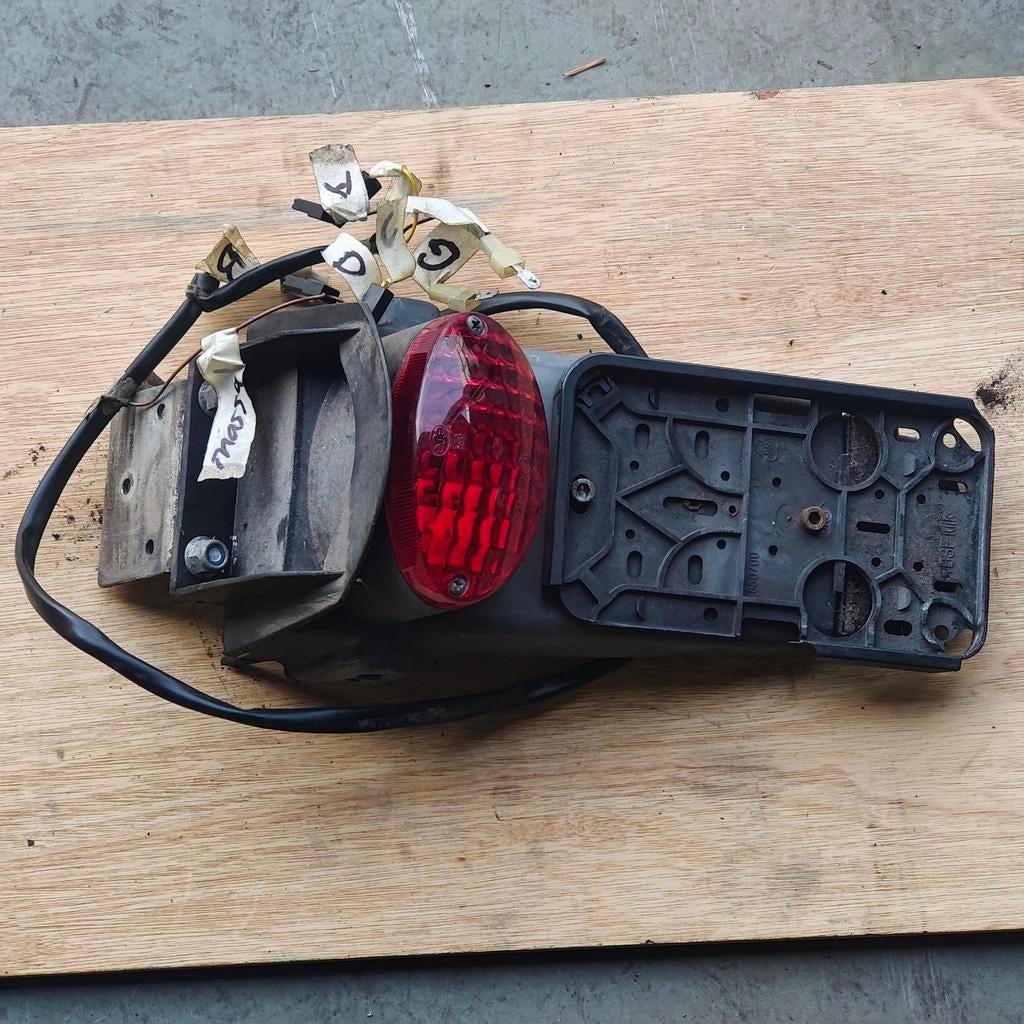 Tomos Youngstr achterlicht + kabelboom achterzijde, Fietsen en Brommers, Ophalen of Verzenden, Gebruikt, Frame, Tomos