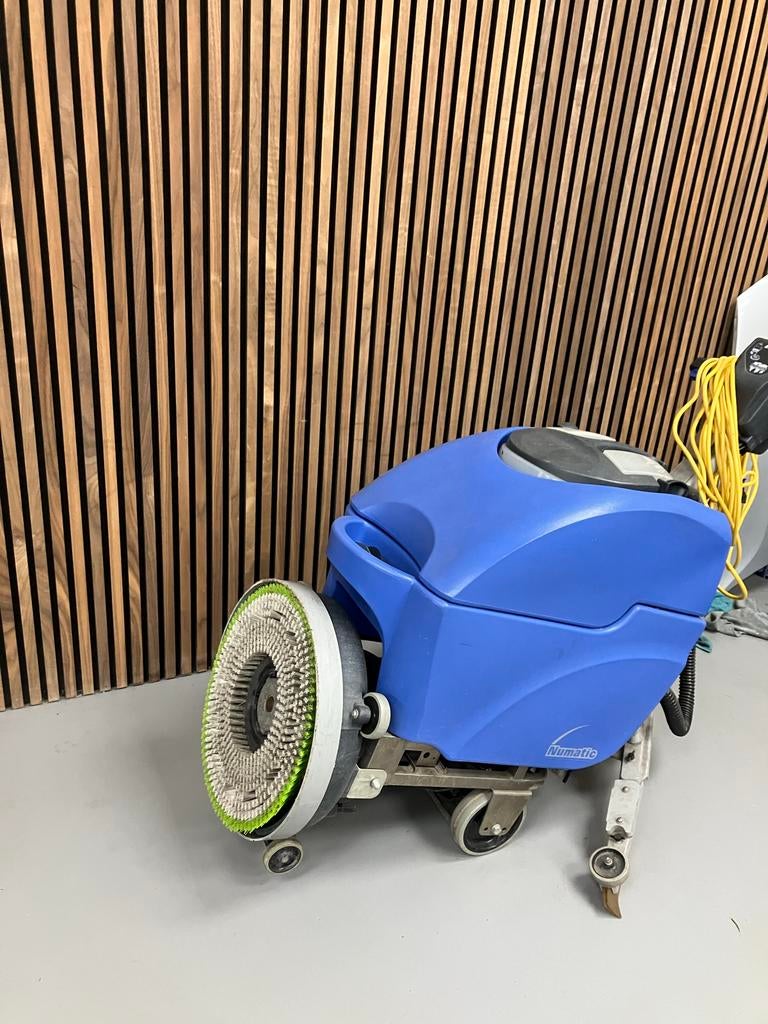 Numatic Schrobmachine TT 3450S - Recent Onderhoud, Doe-het-zelf en Verbouw, Reinigingsmachines, Ophalen of Verzenden