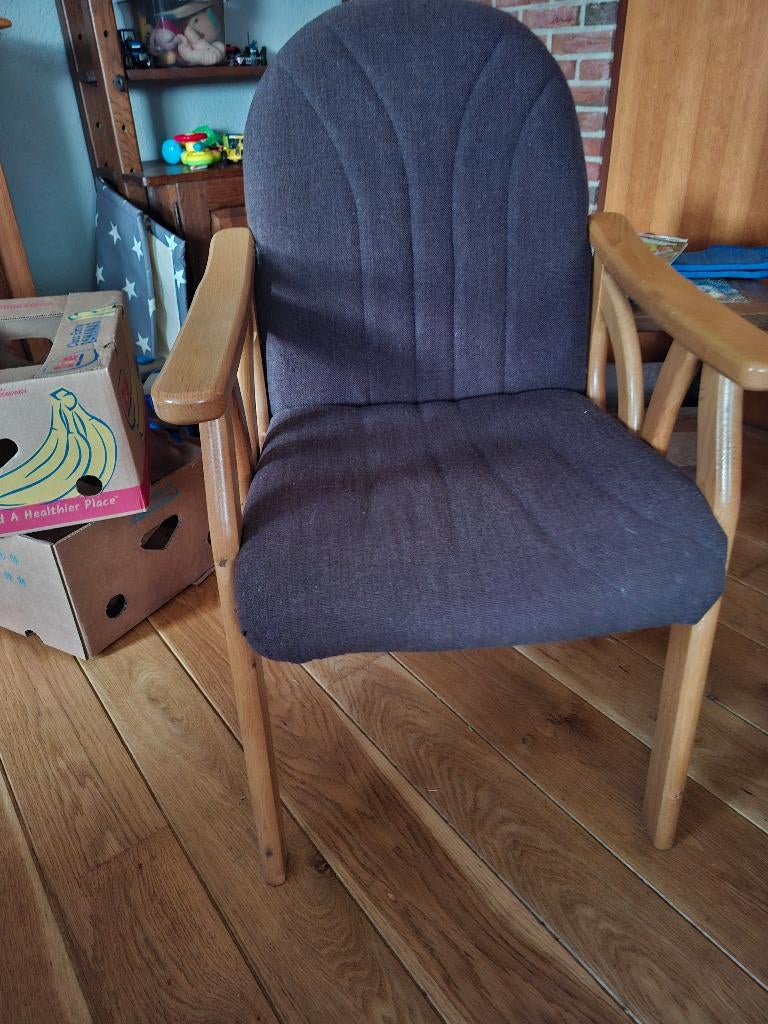 Seioren stoel, Huis en Inrichting, Stoelen, Ophalen, Bruin, Zo goed als nieuw, Stof