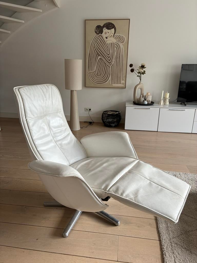 Luxe witte leren fauteuil met elektrische relaxfunctie, Huis en Inrichting, Fauteuils, Ophalen, Gebruikt, Leer, 75 tot 100 cm