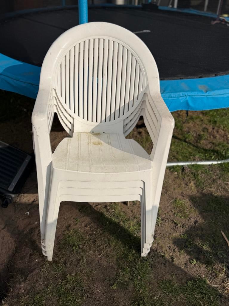 4x Witte plastic tuinstoelen, stapelbaar, Tuin en Terras, Tuinstoelen, Ophalen, Gebruikt, Plastic, Stapelbaar