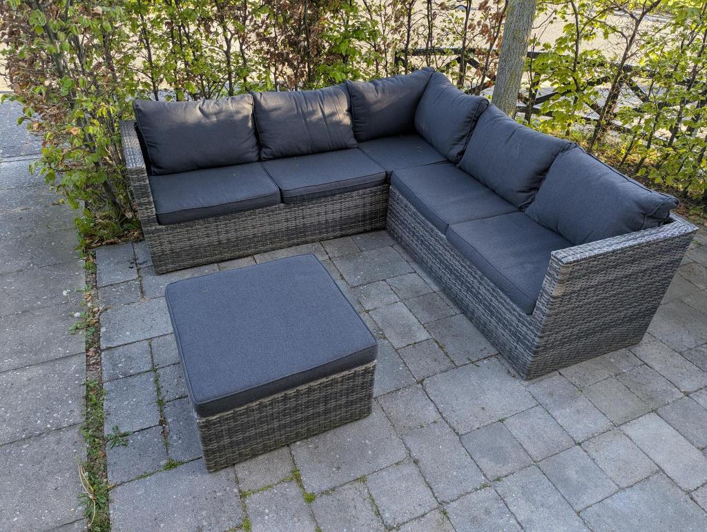 Loungeset: Hoekbank + Hocker + Kussens, Tuin en Terras, Tuinsets en Loungesets, Ophalen, 5 zitplaatsen, Bank, Zo goed als nieuw