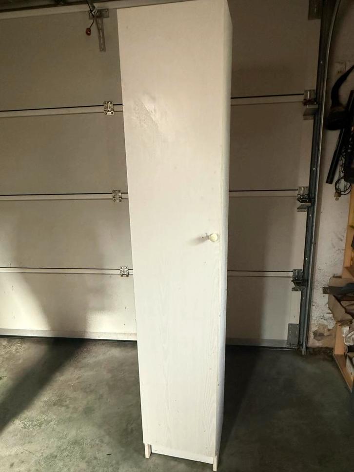 Witte smalle kast met planken, Huis en Inrichting, Kasten | Kledingkasten, Gebruikt, 150 tot 200 cm, Minder dan 50 cm, 25 tot 50 cm