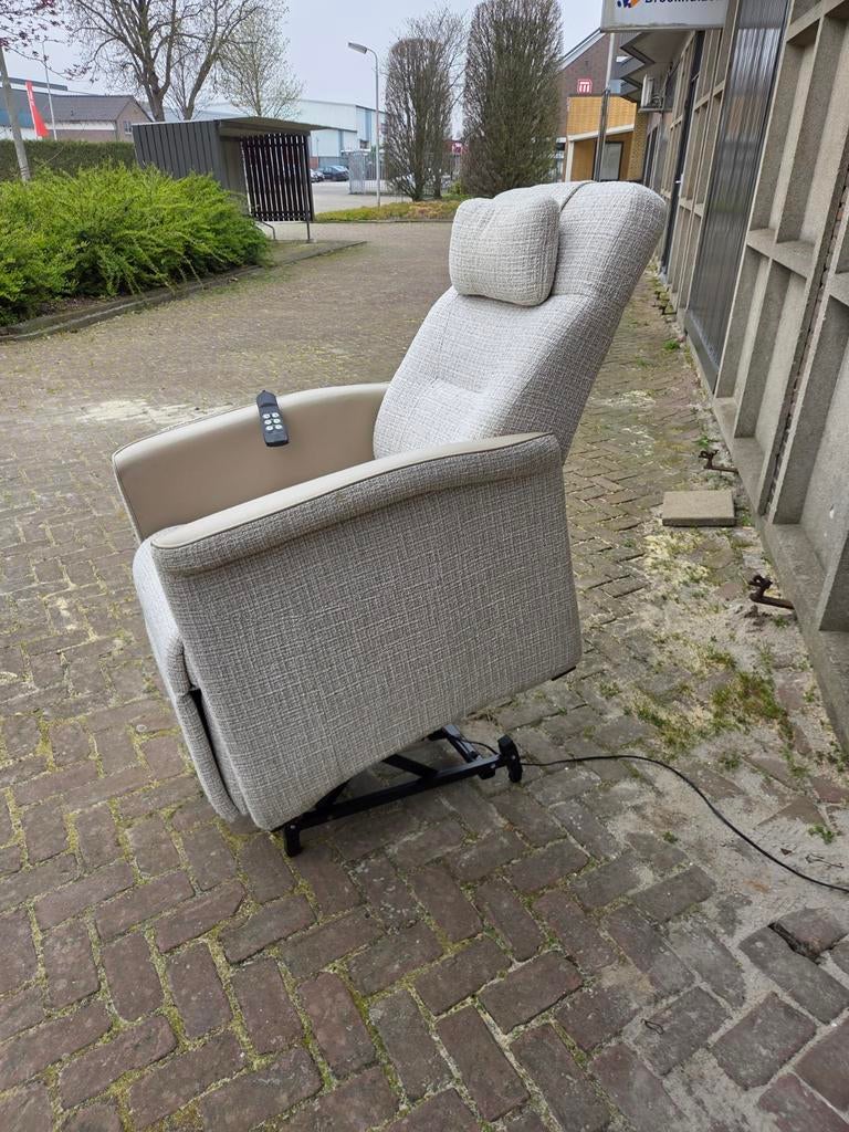 Easysit elektrische sta op stoel relaxstoel relaxfauteuil, Huis en Inrichting, Fauteuils, Ophalen, Gebruikt, Minder dan 75 cm