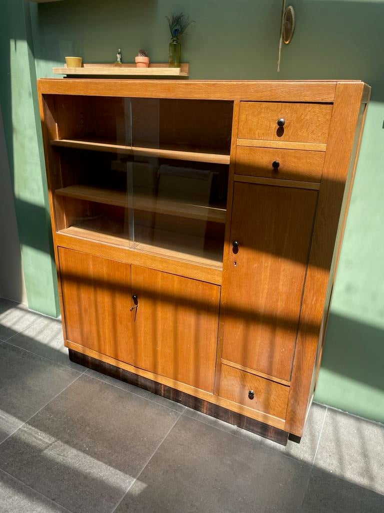 Vintage kast met vitrine en geslepen glazen schuifpanelen,, Huis en Inrichting, Kasten | Vitrinekasten, Ophalen, Gebruikt, 100 tot 150 cm