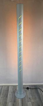 Vloerlamp met spiraalpatroon, Ophalen