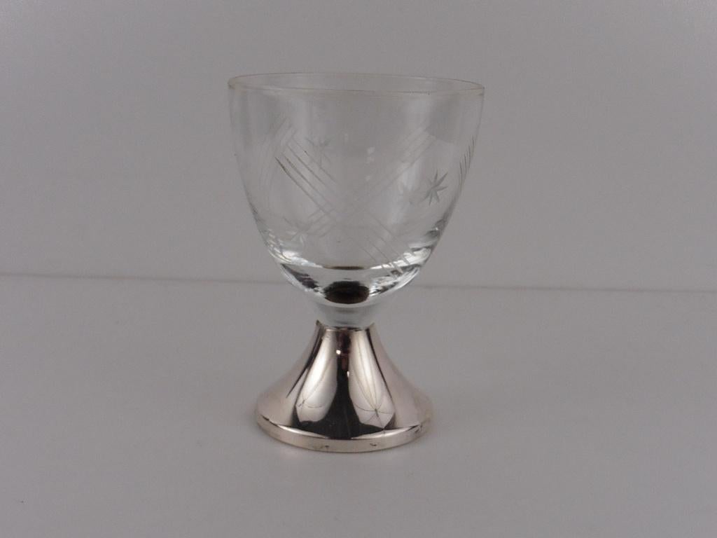 Borrelglaasje met zilveren voet                         D135, Verzamelen, Glas en Borrelglaasjes, Gebruikt, ., Ophalen of Verzenden