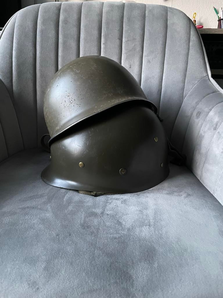 Helm Nederlands militair - Met naam, deuk, nette staat, Ophalen of Verzenden, Landmacht, Nederland, Helm of Baret