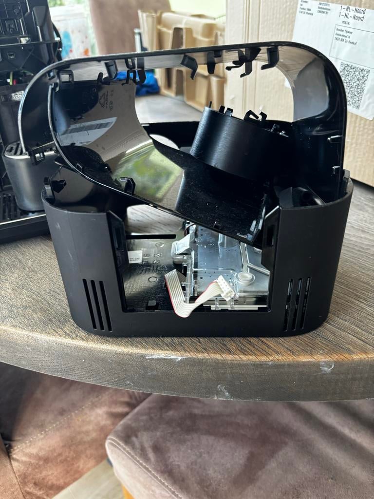 Delonghi Gran Lattissima - Brouwunit kapot, Witgoed en Apparatuur, Koffiezetapparaten, Ophalen, Koffiemachine, Niet werkend, Koffiepads en cups