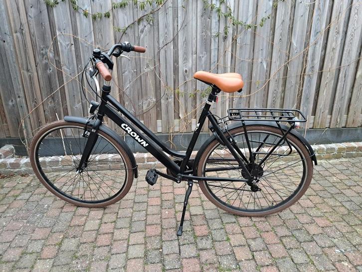 Zwarte Crown damesfiets met bruine accenten, Fietsen en Brommers, Fietsen | Dames | Damesfietsen, Gebruikt, Overige merken, (Extra) lage instap
