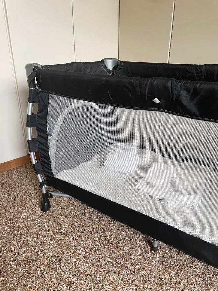 Handig campingbedje – ideaal voor logeerpartijtjes !, Kinderen en Baby's, Babywiegjes en Ledikanten, Reisbedje, Ophalen