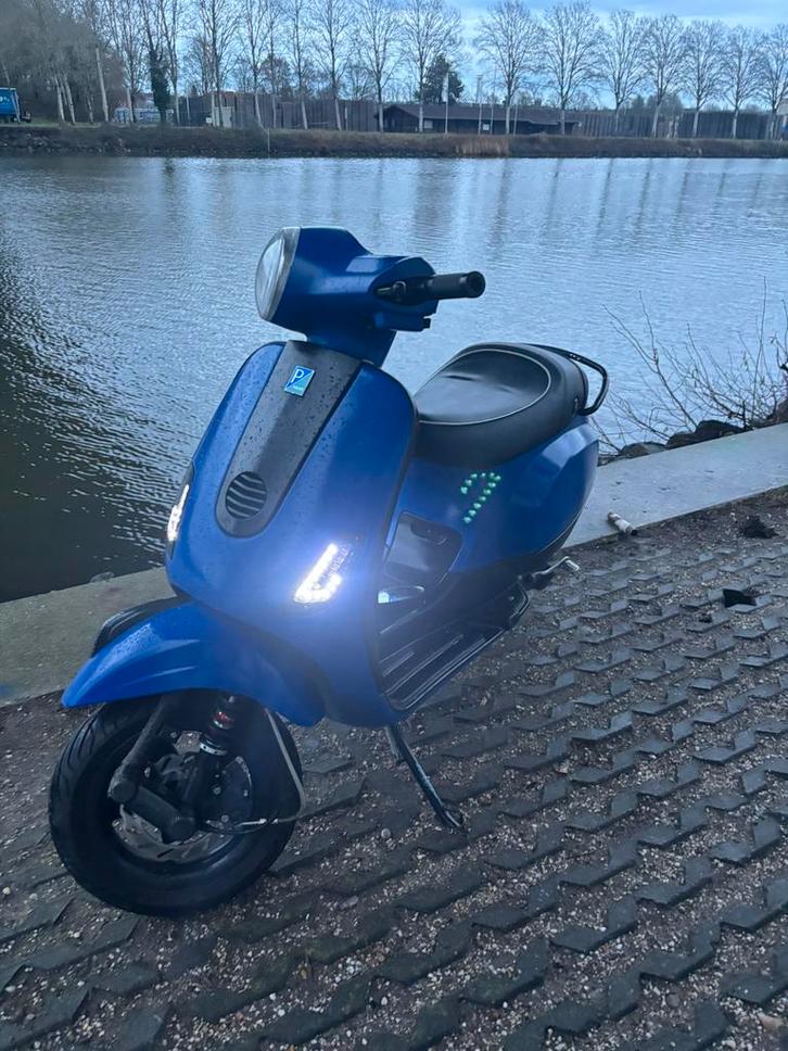 Vespa lx 70cc brom, Fietsen en Brommers, Scooters | Vespa, Zo goed als nieuw, Vespa LX, Tweetakt, Ophalen