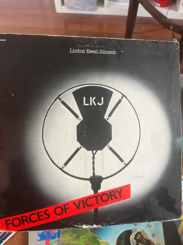 Linton Kwesi Johnson - Forces of Victory vinyl, Cd's en Dvd's, Ophalen of Verzenden, Gebruikt, 12 inch