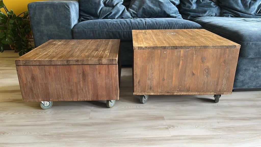 2 houten bijzettafels op wielen, Haco en Xooon, Ophalen