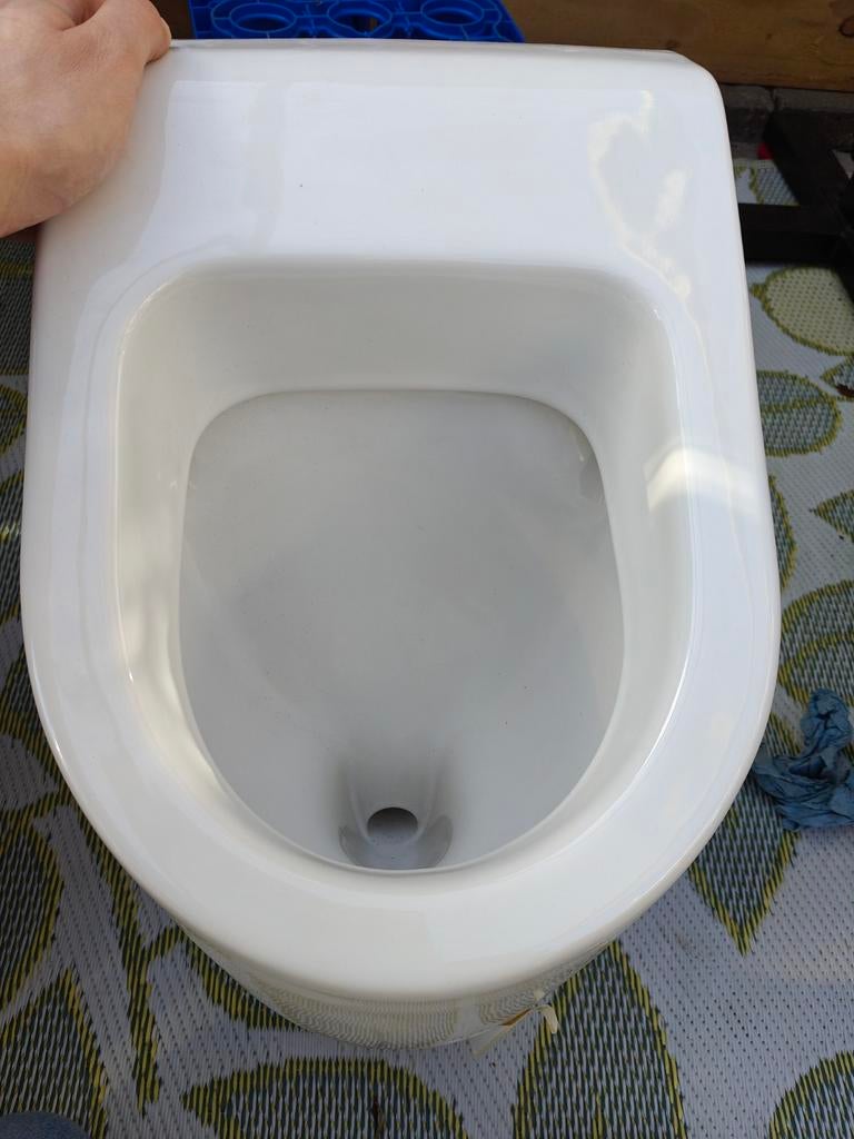 Urinoir Villeroy & Boch met lichte beschadiging, Doe-het-zelf en Verbouw, Ophalen of Verzenden, Nieuw, Toilet