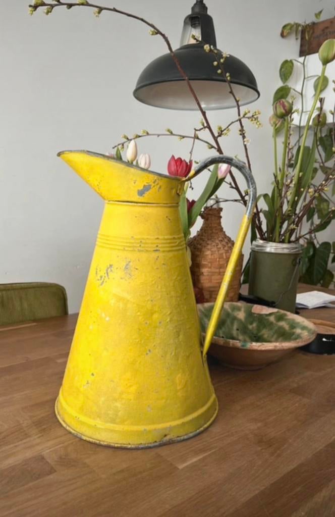 Grote gele zinken franse waterkan, Ophalen of Verzenden