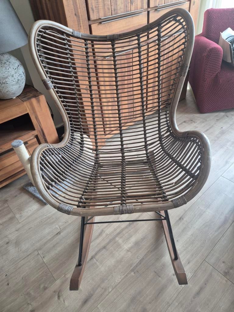 Rotan vlinder schommelstoel met kleedje, Ophalen, Bruin, Eén