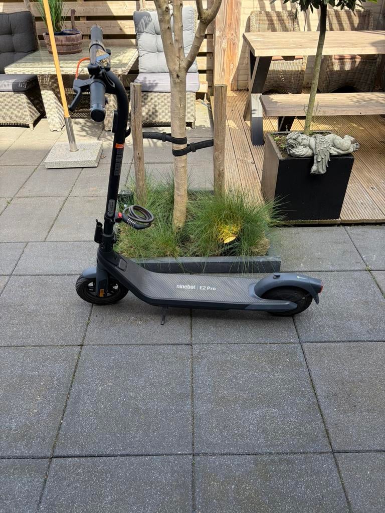 SEGWAY Ninebot Kickscooter E2 PRO E, Fietsen en Brommers, Steps, Ophalen, Zo goed als nieuw, Elektrische step (E-scooter)