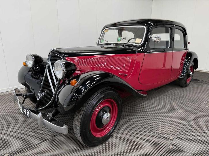 Citroen - Traction - Oldtimer -1953, Auto's, Oldtimers, Bedrijf, Citroën, Benzine, Sedan, Geïmporteerd, Rood