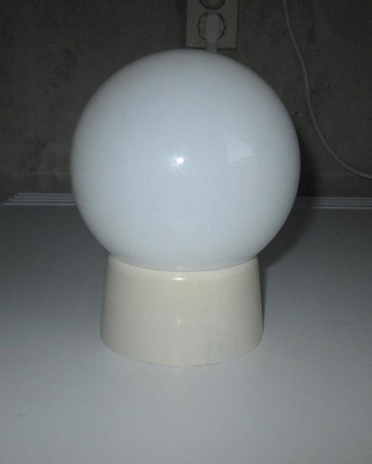 Kleine Art deco plafondlamp witte bol lamp bakeliet NIKO, Huis en Inrichting, Lampen | Plafondlampen, Zo goed als nieuw, Glas