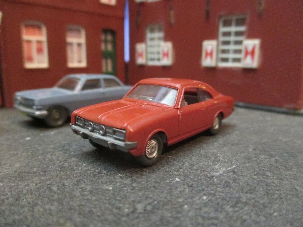 Opel A Rekord C Coupé / Commodore - bruinrood met beige int., Ophalen of Verzenden, Zo goed als nieuw, Auto, Rietze
