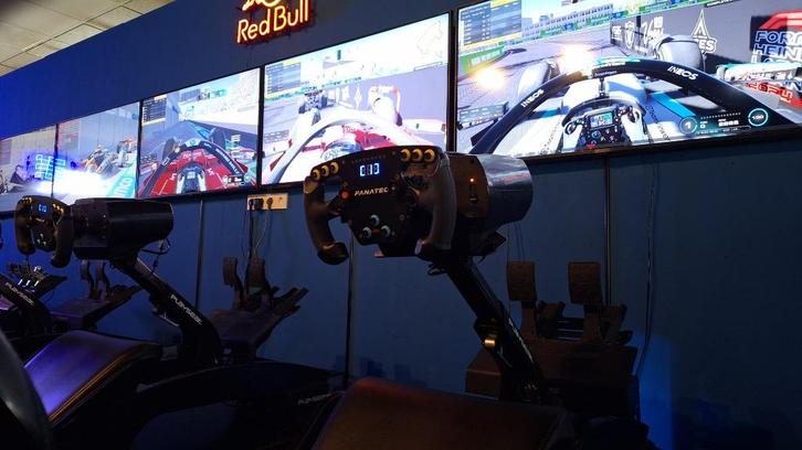 Racing Podium + Playseat  Black, Spelcomputers en Games, Spelcomputers | Sony PlayStation Consoles | Accessoires, Gebruikt, PlayStation 4