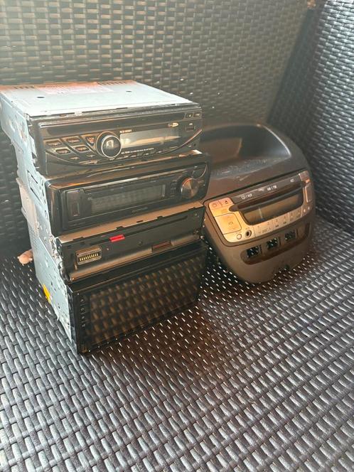 5 autoradio’s: Kenwood, Caliber, Adayo, Aygo + kabels, Auto diversen, Autoradio's, Zo goed als nieuw, Ophalen of Verzenden