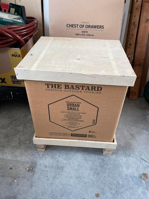 The Bastard Urban Small Kamado Barbecue, Tuin en Terras, Houtskoolbarbecues, Nieuw, Met accessoires, Ophalen