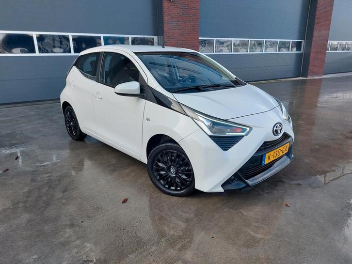 Toyota Aygo 1.0 VVT-i x-play airco car play camera, Auto's, Toyota, Bedrijf, Te koop, Aygo, ABS, Achteruitrijcamera, Airbags, Airconditioning