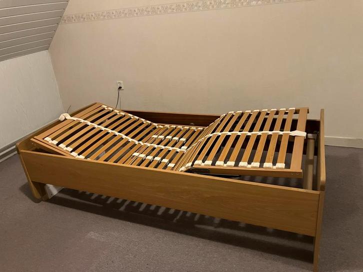 Elektrische lattenbodem 1 pers 90 x 200 cm, Huis en Inrichting, Slaapkamer | Matrassen en Bedbodems, Gebruikt, Bedbodem, 90 cm