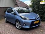 Toyota Yaris 1.5 Hybrid Dynamic *Full Option* | NAP | Panora, Euro 5, 1497 cc, Gebruikt, Start-stop-systeem