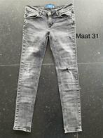 2 Dames Spijkerbroeken Maat 31, Ophalen of Verzenden, Zo goed als nieuw, W30 - W32 (confectie 38/40), Blauw