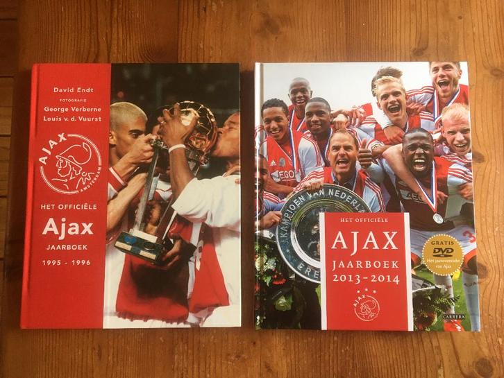 voetbalboeken-Officiele Ajax jaarboeken ( 2 stuks ), Boeken, Sportboeken, Zo goed als nieuw, Balsport, Ophalen of Verzenden