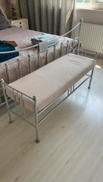 Handig en mooie metalen voetenbank bij bed., Ophalen, Eenpersoons, 140 cm, Zo goed als nieuw