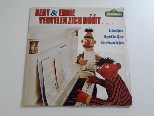 Lp vinyl   Bert & Ernie - Vervelen zich Nooit, Cd's en Dvd's, Vinyl | Kinderen en Jeugd, Gebruikt, Verhaal of Sprookje, Ophalen of Verzenden