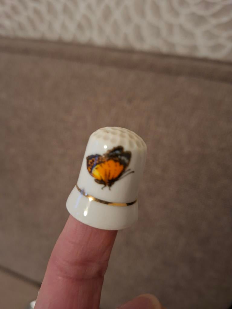 Vingerhoedje met vlinder, Ophalen of Verzenden, Zo goed als nieuw, Overige materialen