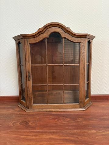 Houten Prijzenkast / Servieskast beschikbaar voor biedingen