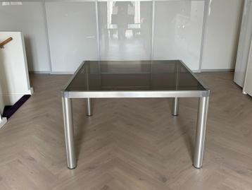 Artifort Kho Liang eetkamertafel beschikbaar voor biedingen