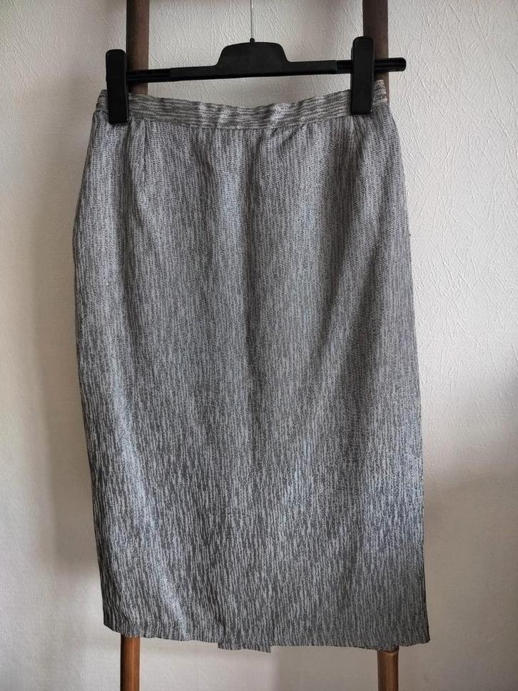 Vintage rok. Grijs/zilver, Kleding | Dames, Rokken, Zo goed als nieuw, Maat 38/40 (M), Grijs, Knielengte, Ophalen of Verzenden