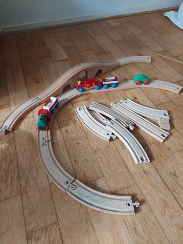 Speelgoed treinrails, hout met auto en treintjes beschikbaar voor biedingen