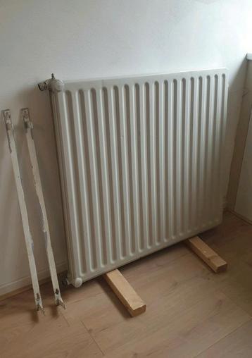 Werkende radiator, 96 breed x 90 hoog, incl beugels. beschikbaar voor biedingen