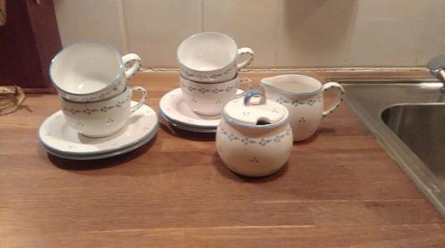 6 delig servies blauw/wit DE, Huis en Inrichting, Keuken | Servies, Nieuw, Overige typen, Overige stijlen, Aardewerk, Ophalen of Verzenden