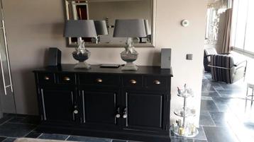 Houten dressoir. Zware kwaliteit.  beschikbaar voor biedingen