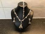 Vintage sieraden set ketting armband en oorbellen.Gemerkt YZ, Sieraden, Tassen en Uiterlijk, Kettingen, Ophalen of Verzenden, Zo goed als nieuw